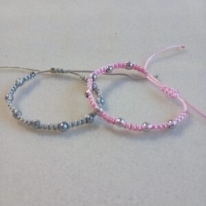 Náramky v různých barvách