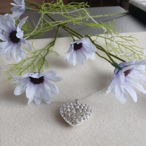 Náhrdelník zdobený zirkony