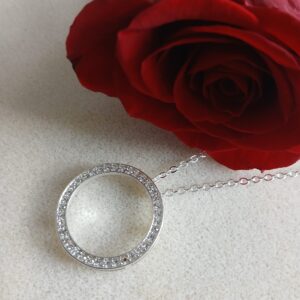 Náhrdelník s přívěskem kruhu 1