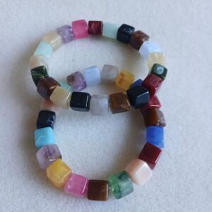 Náramek z korálků, kostičky