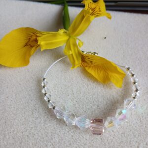 Náramek ze skleněných korálků